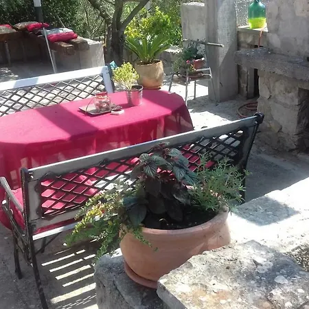 Meri Guest house Raslina